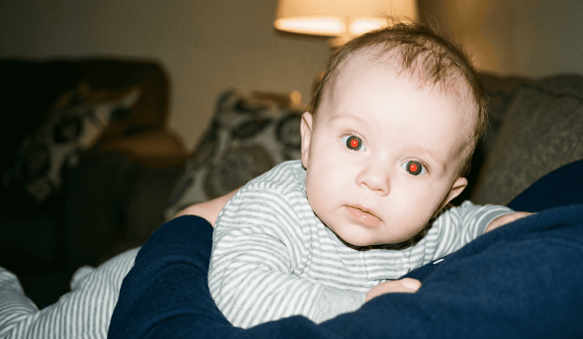 Roter-Reflex-Test bei Kind